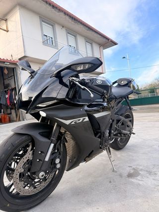 Yamaha R1 2024 - Moto Impecable