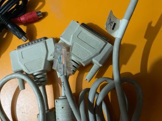 Cables varios de informática, disquetes y ratón