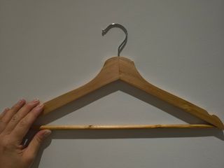 Perchas de madera.