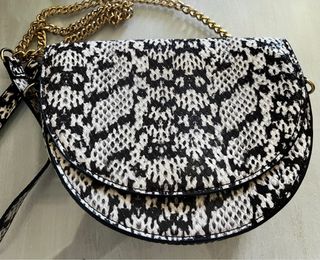 Bolso Mango serpiente blanco-negro