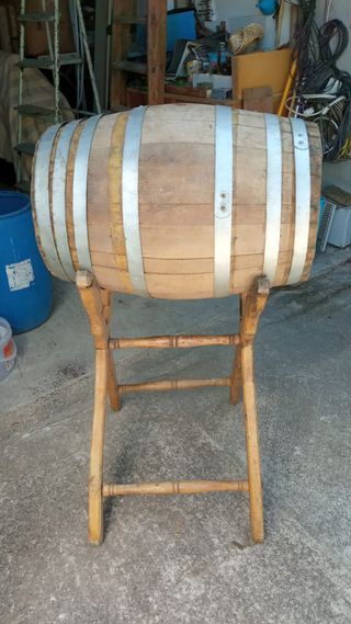 Barril madera antiguo
