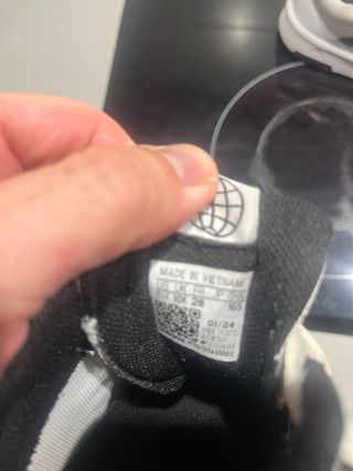 Zapatillas Adidas niño - .
talla 28 ,
