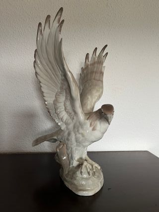 Águila estilo Lladró porcelana