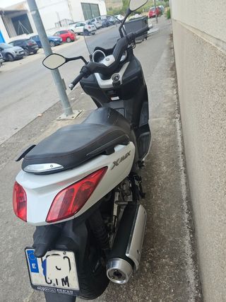 Yamaha XMAX 250 - Scooter