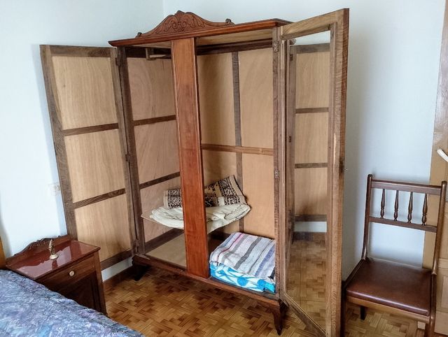 Cama + mesiñas + armario de madeira.