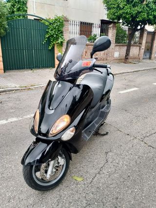 Yamaha Majesty 125cc - Scooter