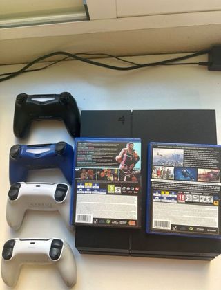 PS4 (PlayStation 4) + 4 mandos