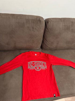 Camiseta DC Shoes roja talla S niño