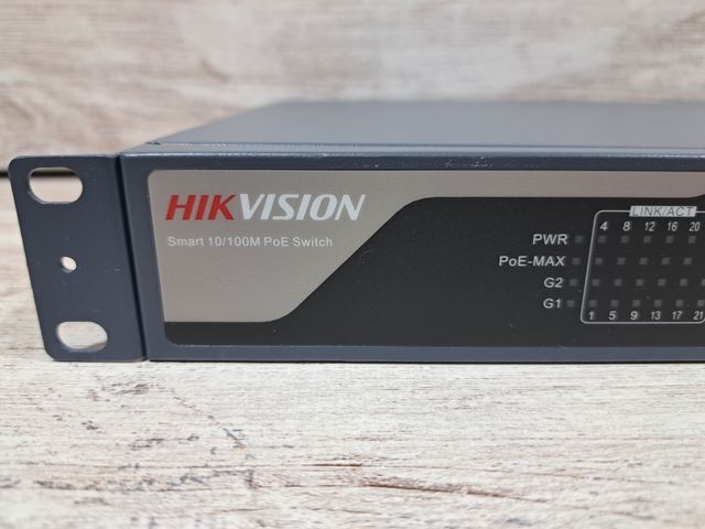 Switch 10/100 HIKVISION a 24 porte