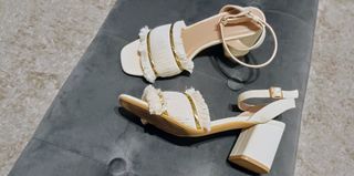 Sandalias tacón beige