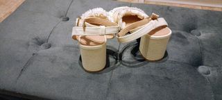 Sandalias tacón beige