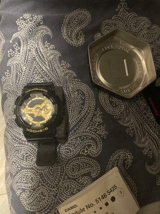 G-Shock Reloj - Negro y Dorado