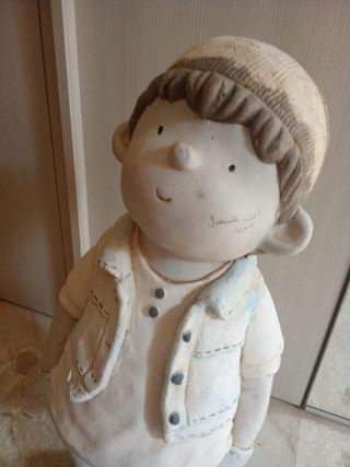 Statua bambino in ceramica