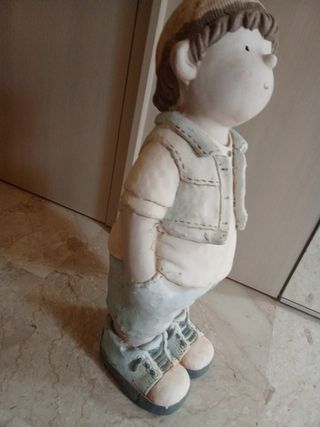 Statua bambino in ceramica