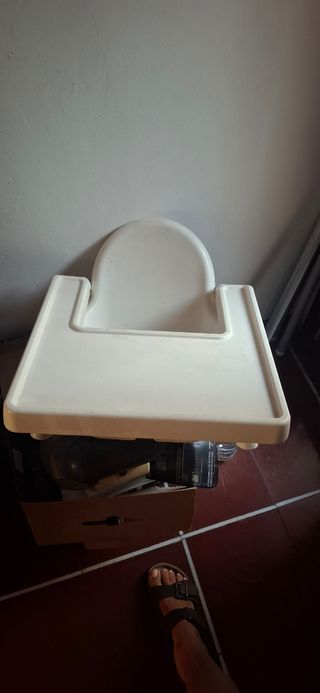 Trona IKEA bebé