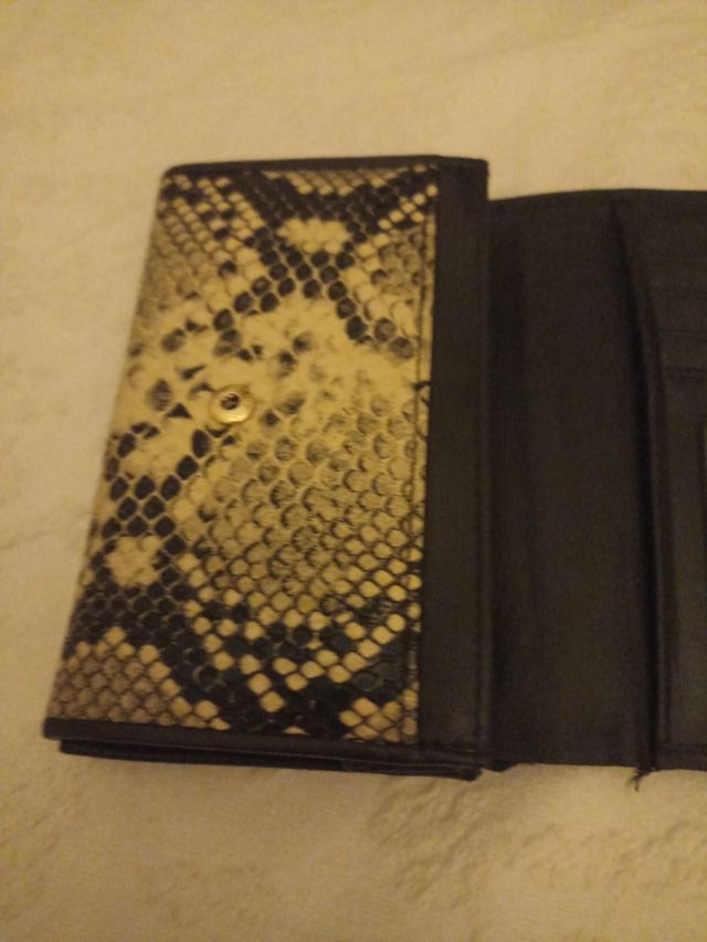 Cartera estampada beige-negro