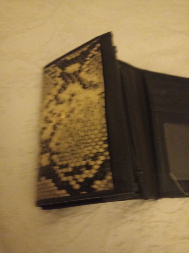 Cartera estampada beige-negro