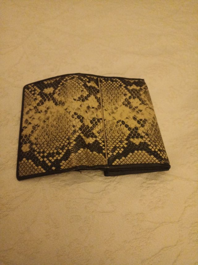 Cartera estampada beige-negro