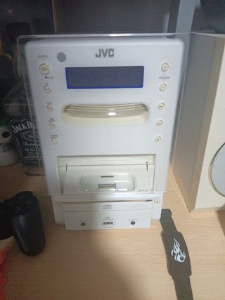 Minicadena JVC blanca con CD y USB