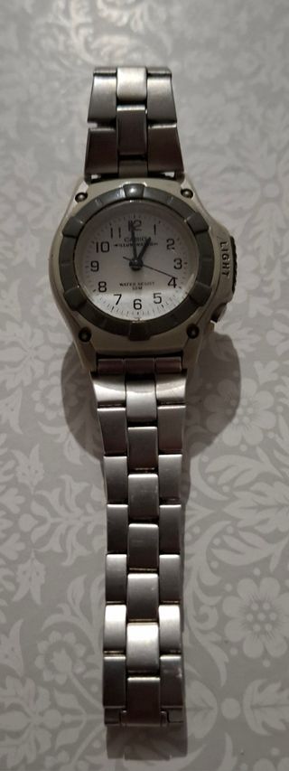 Reloj Casio - plateado y blanco