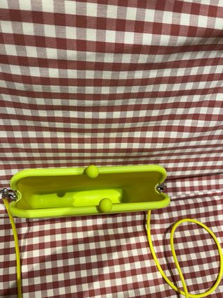 Bolso silicona amarillo
