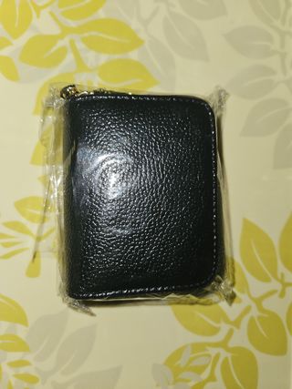 Monedero negro pequeño