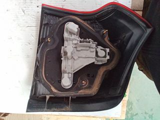 PILOTO TRASERO IZQUIERDO TOYOTA COROLLA (E12)