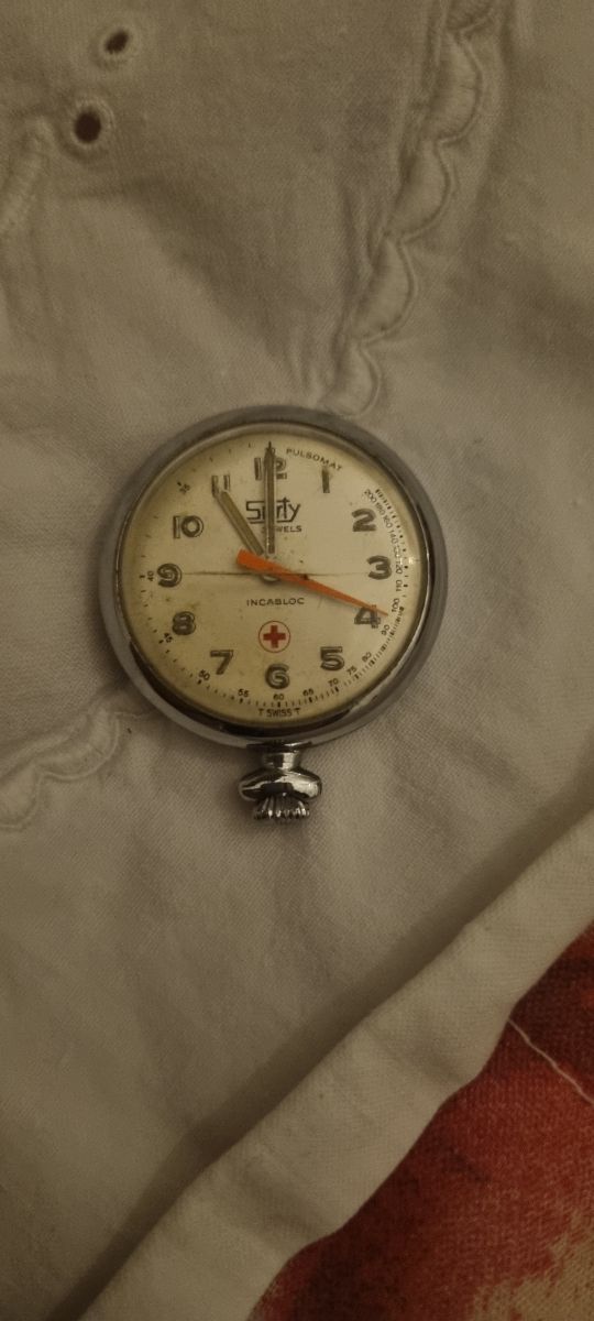 Reloj Sert antiguo enfermería