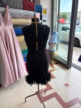 Vestito corto nero piume