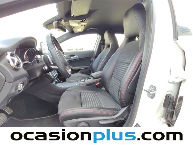 Mercedes-Benz GLA 180 90 kW (122 CV)