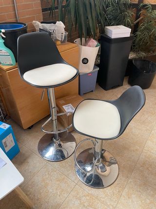 2 Taburetes cocina negros y blancos