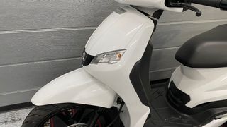 Peugeot Tweet 50cc Blanca Con maleta grande