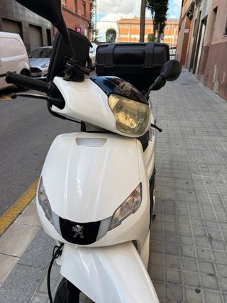 Peugeot Tweet 50cc Blanca Con maleta grande