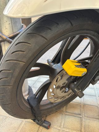 Peugeot Tweet 50cc Blanca Con maleta grande