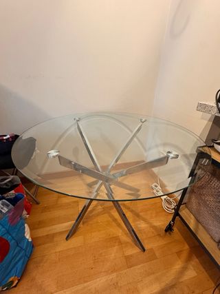 Mesa diseño redondo cristal y acero.