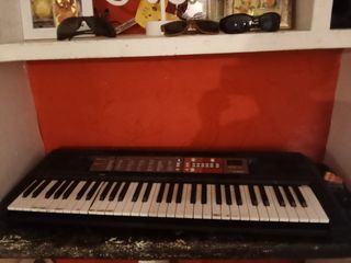 Piano teclado Yamaha PSR-E233