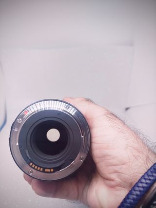 Potente objetivo Canon 18-200 amplio rango enfoque