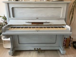 Piano vertical Emerson antiguo