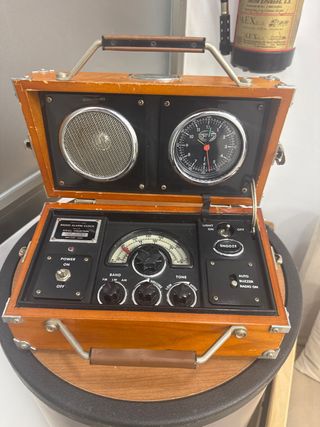 Radio Reloj Vintage Antigua
