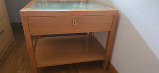 Chollo de mesitas de noche.10 euros  por unidad