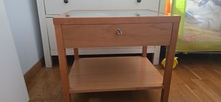 Chollo de mesitas de noche.10 euros  por unidad