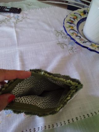 Pochette a fiori lavorata a maglia