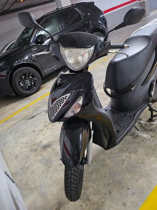 Moto Suzuki Sixteen 125cc - Scooter