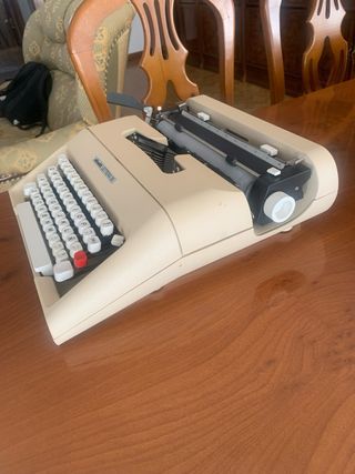 Olivetti Lettera 35 - Máquina de escribir