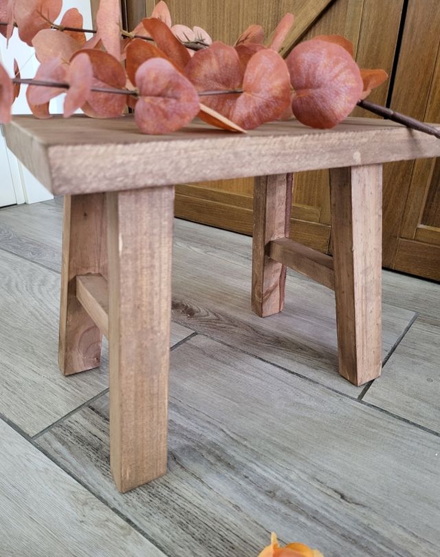 Sgabello legno robusto