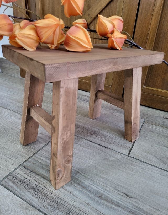 Sgabello legno robusto