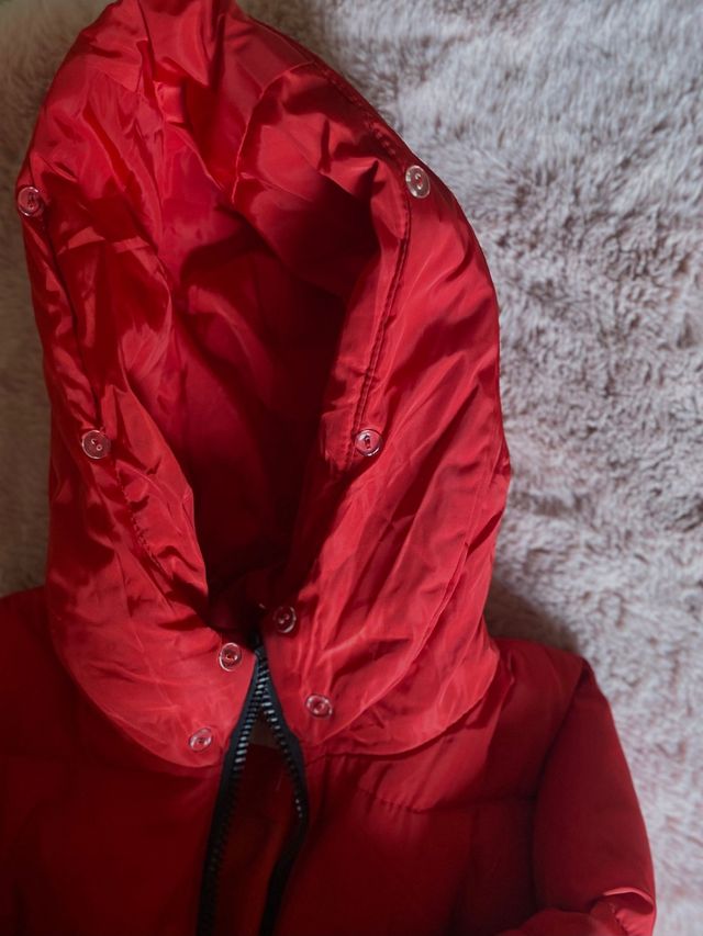 Parka roja mujer