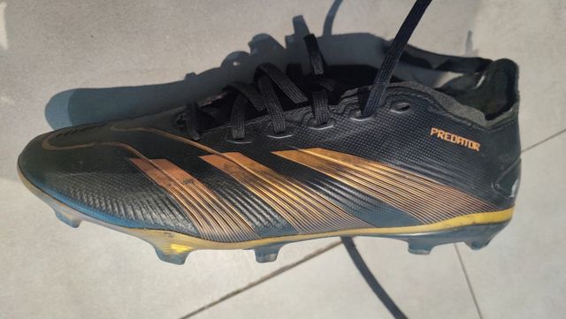 Botas fútbol Adidas  Predator (talla 40)