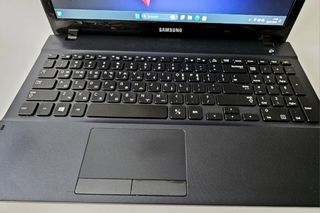 Portátil Samsung mod. 270 E con batería y cargador