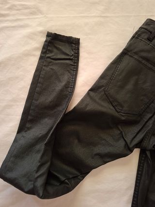 Pantalones polipiel negros